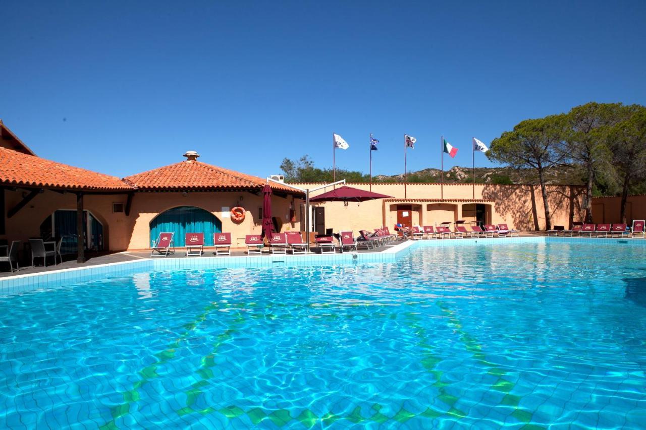 Hotel Club Esse Cala Bitta à Baja Sardinia Extérieur photo