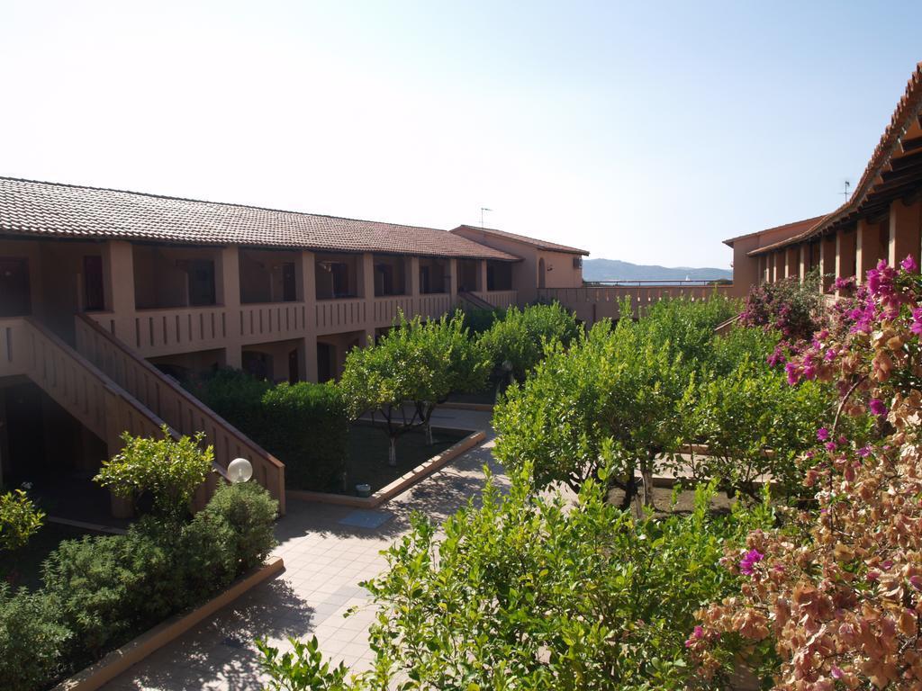 Hotel Club Esse Cala Bitta à Baja Sardinia Extérieur photo