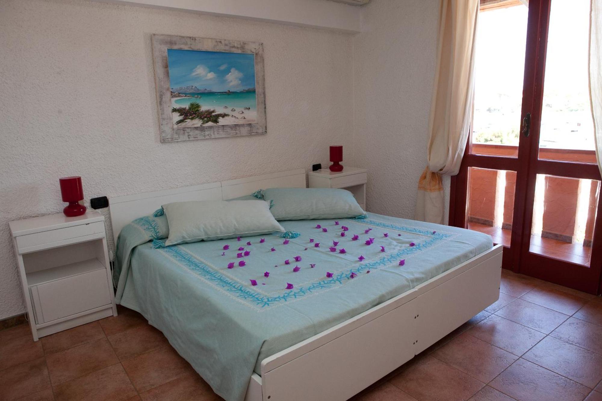 Hotel Club Esse Cala Bitta à Baja Sardinia Extérieur photo