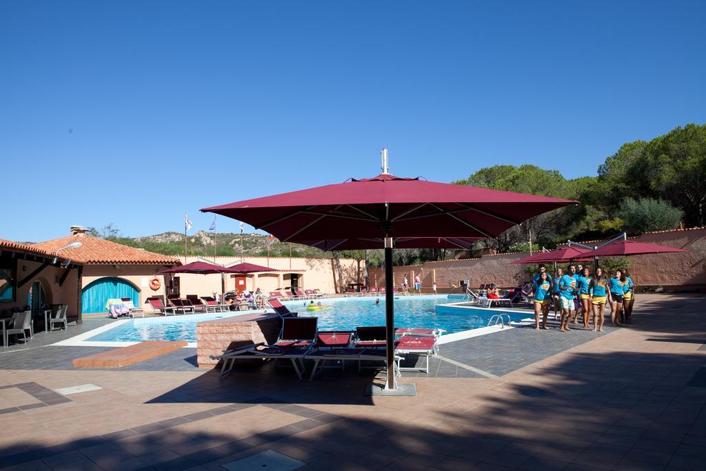 Hotel Club Esse Cala Bitta à Baja Sardinia Extérieur photo