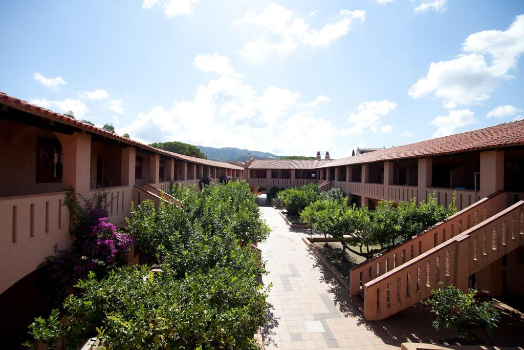 Hotel Club Esse Cala Bitta à Baja Sardinia Extérieur photo