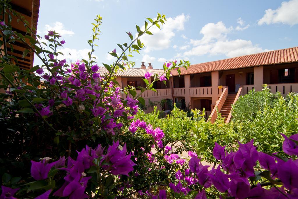 Hotel Club Esse Cala Bitta à Baja Sardinia Extérieur photo