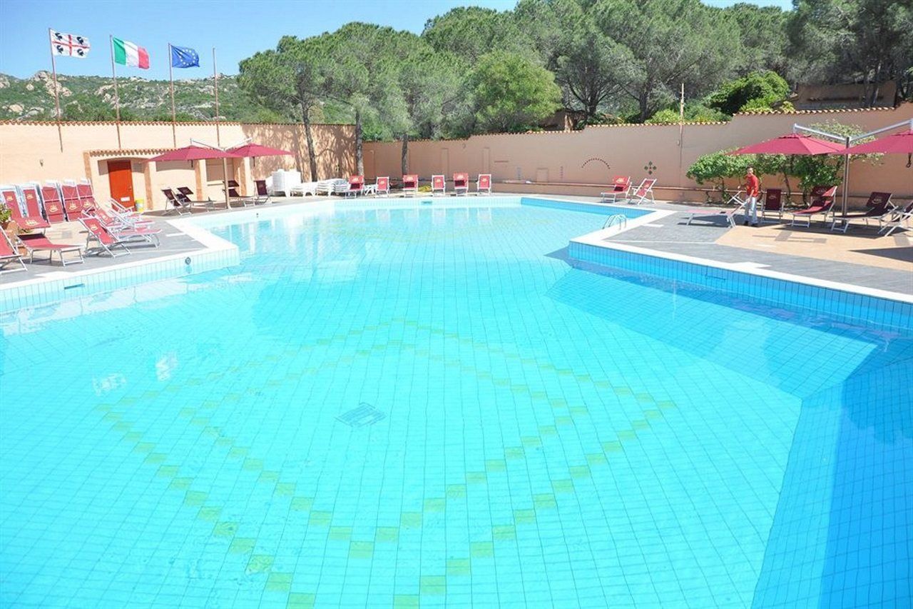 Hotel Club Esse Cala Bitta à Baja Sardinia Extérieur photo