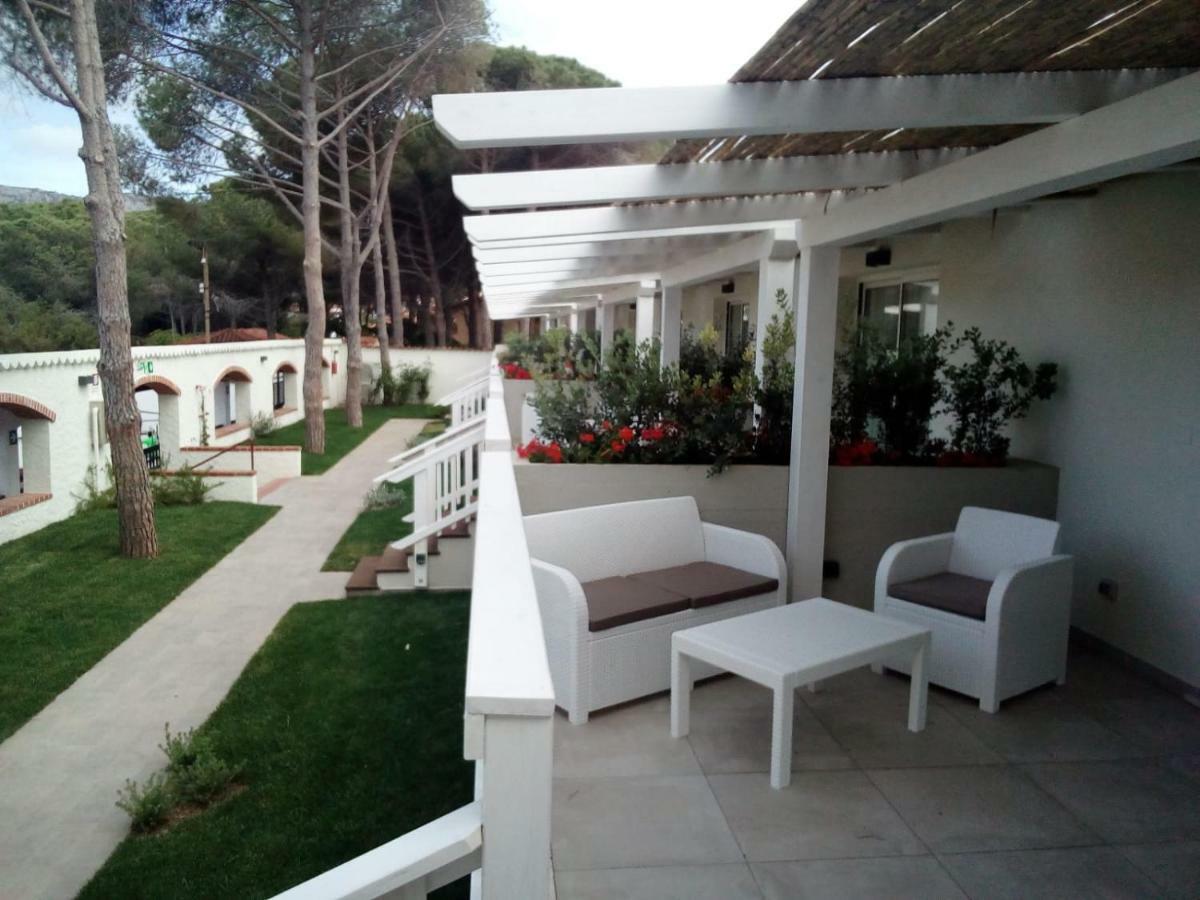 Hotel Club Esse Cala Bitta à Baja Sardinia Extérieur photo
